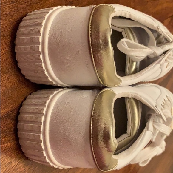 𝅺guess white shoes size 12 medium - Picture 6 of 8